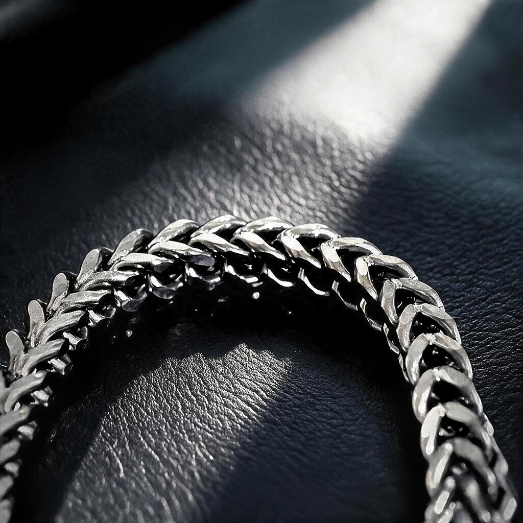VLKRY - Pure Titanium Jewelry Claw Armband mit 7mm geometrischem Weave-Design in antikem Stonewashed-Silber-Finish
