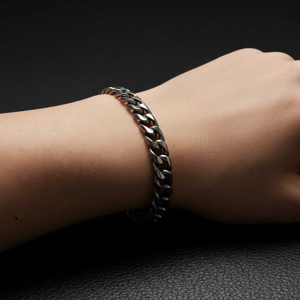 VLKRY - Pure Titanium Jewelry Cuban Link Armband aus 7mm polierten, rostfreien Kettengliedern am Handgelenk
