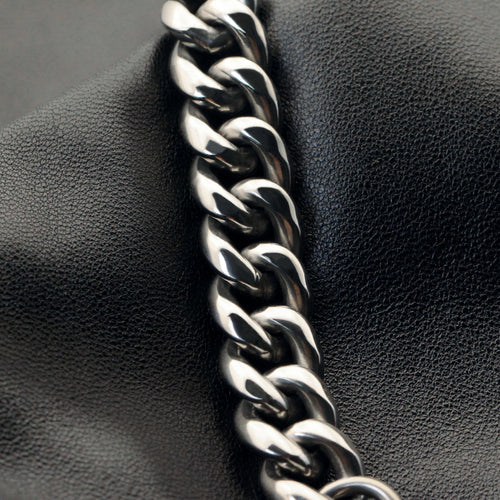 VLKRY - Pure Titanium Jewelry Destiny Armband aus reinem Titan mit glänzendem Panzerketten-Design auf schwarzem Leder