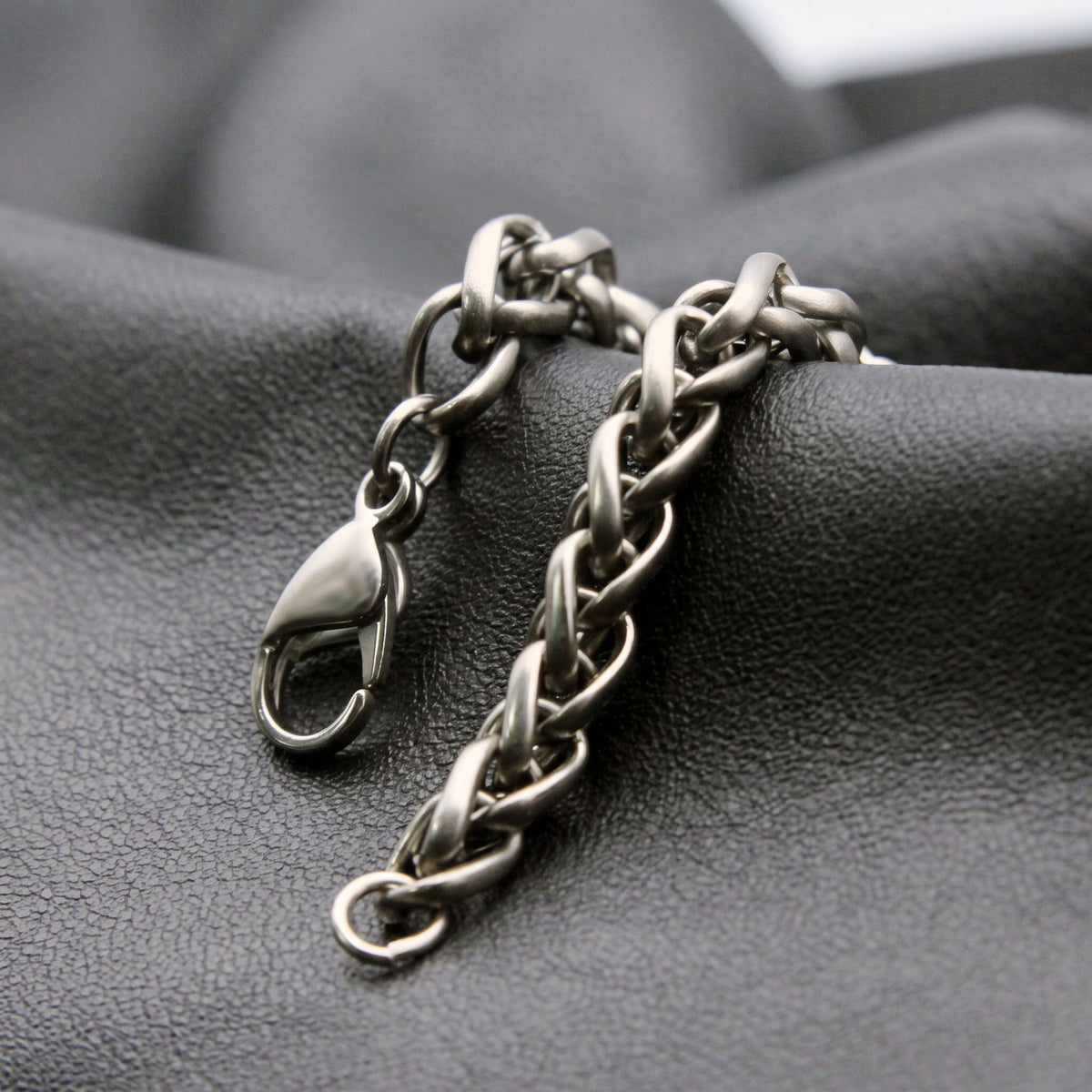 VLKRY - Pure Titanium Jewelry Drachenknochen-Armband aus reinem Titan mit markantem, ineinander verschlungenem Design
