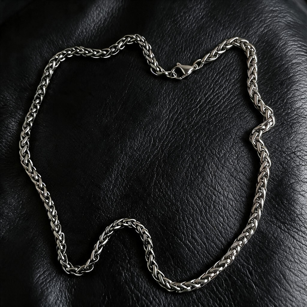 VLKRY - Pure Titanium Jewelry Dragon Bone Halskette aus reinem Titan mit markantem, gedrehtem Kettendesign.