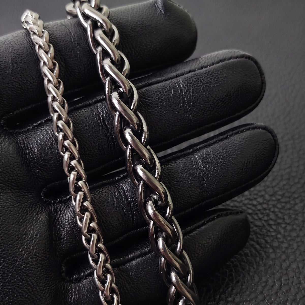 VLKRY - Pure Titanium Jewelry Dragon Bone Halskette mit markantem, ineinander verschlungenem Kettenglied-Design