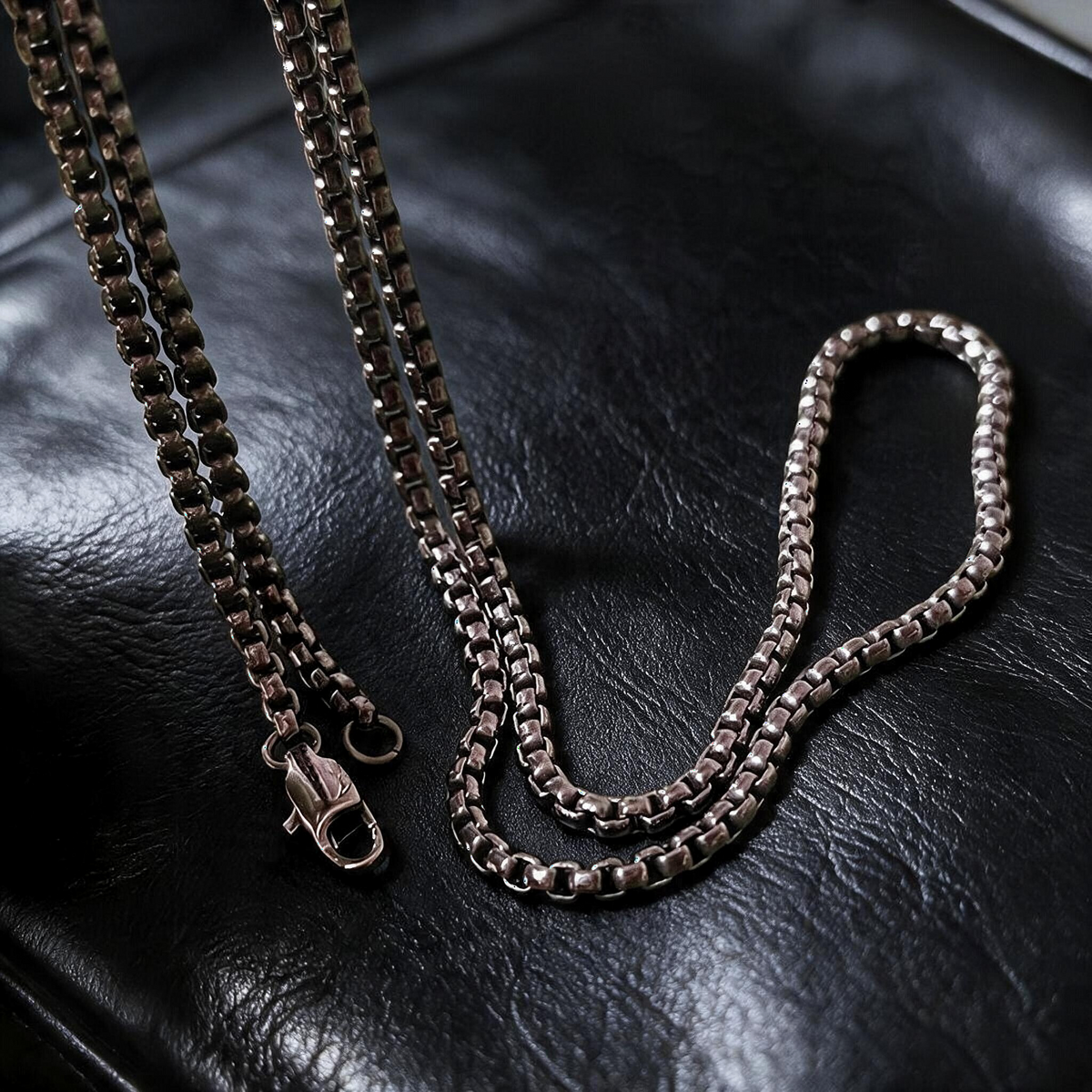 VLKRY - Pure Titanium Jewelry Echo Halskette mit 2,5 mm quadratischem Box-Kettendesign aus reinem, rostfreiem Titan.