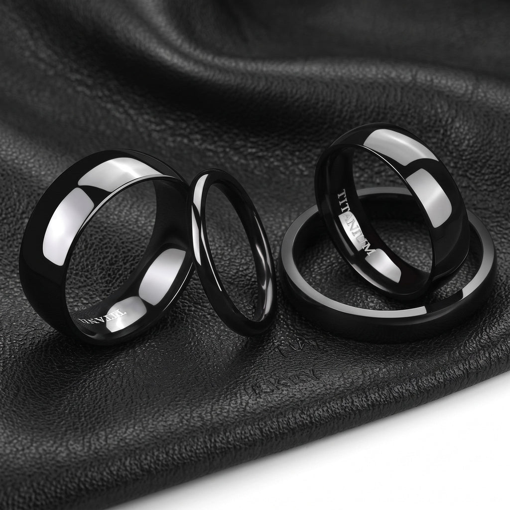 VLKRY - Pure Titanium Jewelry Eclipse Ring Set aus poliertem schwarzem Titan auf schwarzem Lederhintergrund