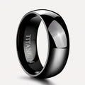 VLKRY - Pure Titanium Jewelry Eclipse Ring aus schwarzem, poliertem Titan mit eingraviertem Schriftzug im Inneren.