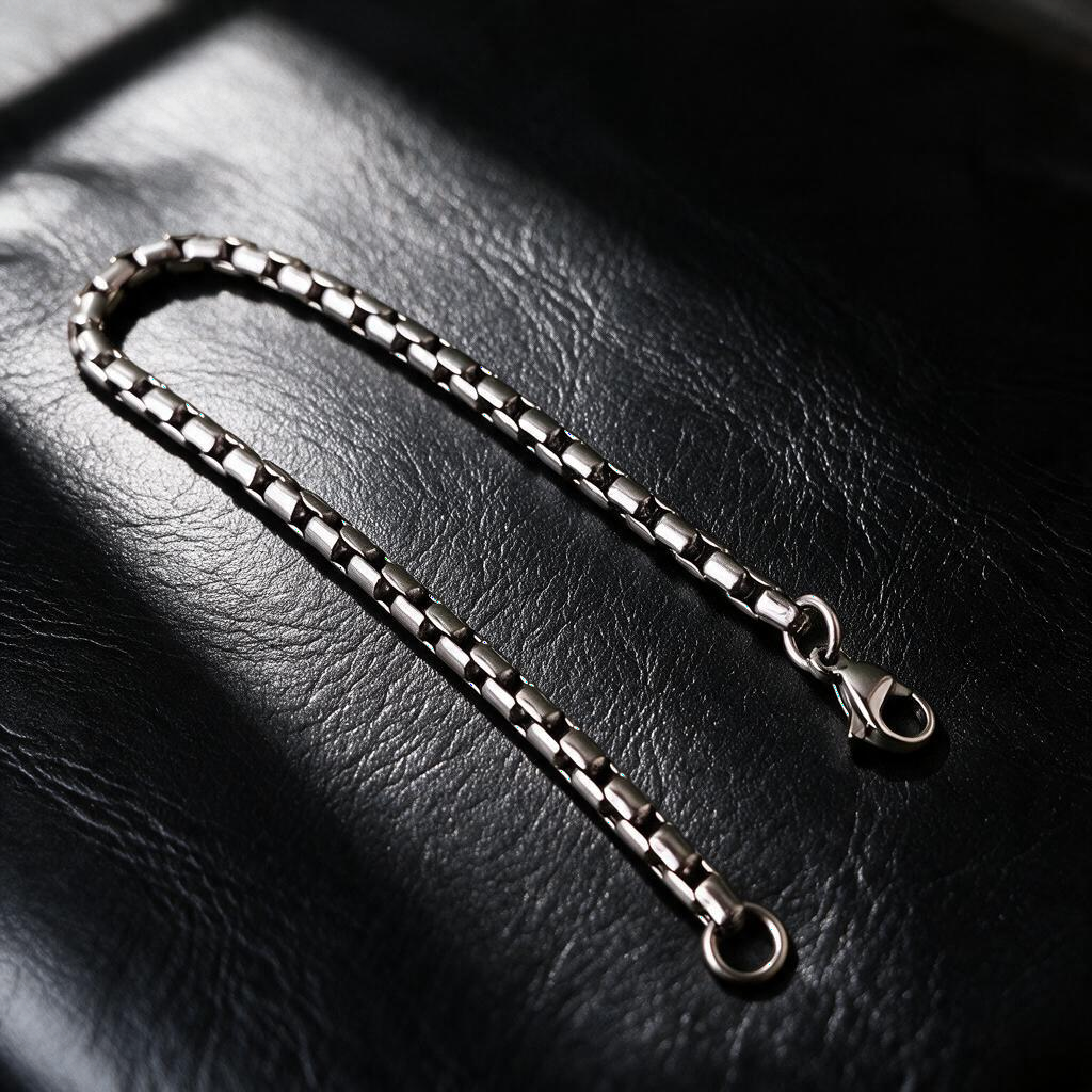 VLKRY - Pure Titanium Jewelry Armband im Snake-Bone-Design aus poliertem, hypoallergenem Titan mit Karabinerverschluss.