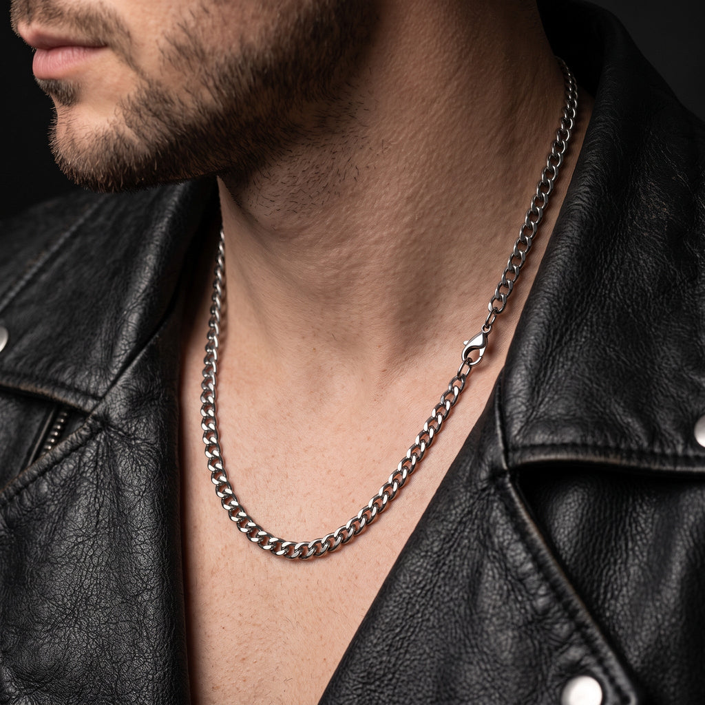 VLKRY - Pure Titanium Jewelry Grounded Halskette aus massivem Titan mit klassischem Kettendesign an einem Mann