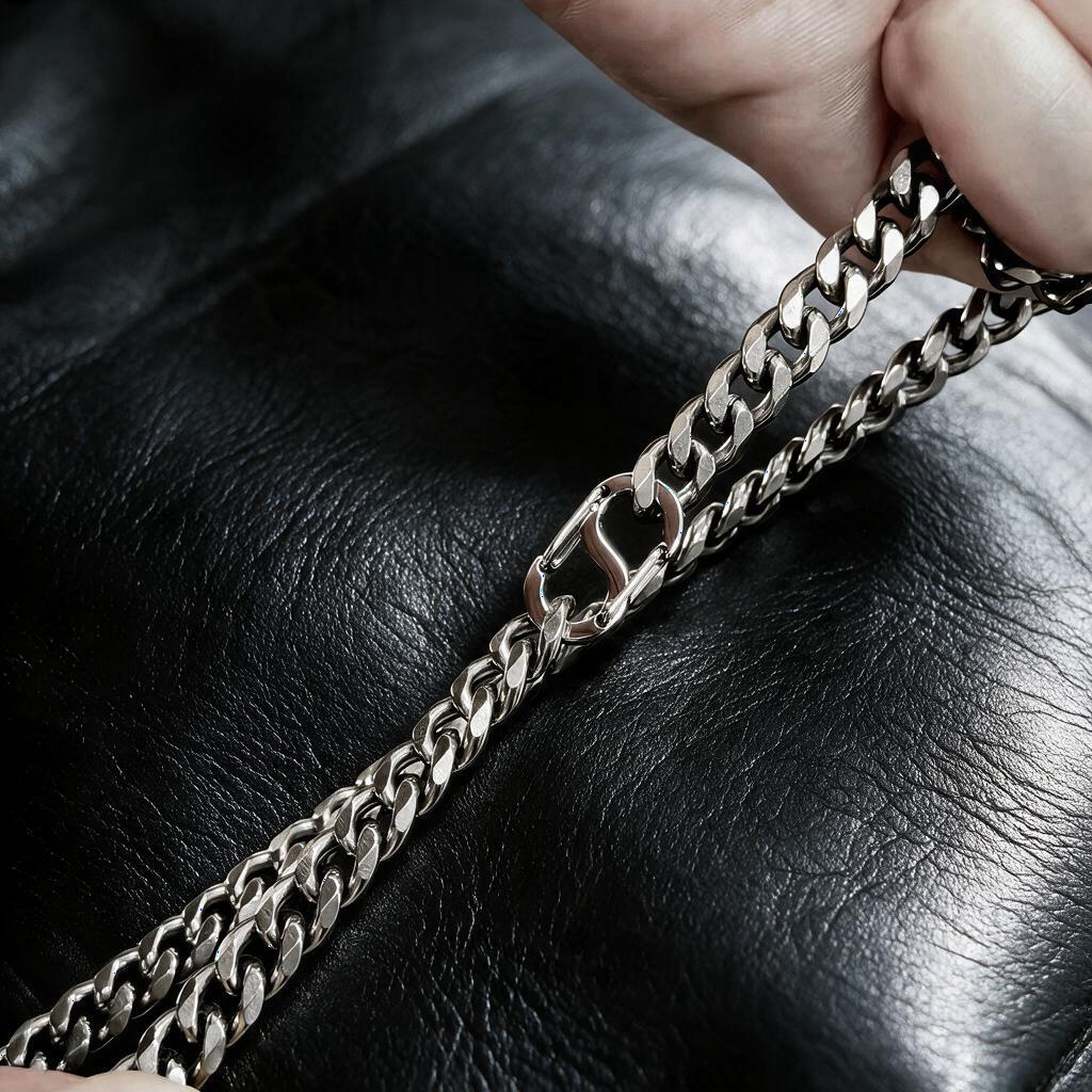 VLKRY - Pure Titanium Jewelry Classix Halskette aus mattem Titan mit glatten Gliedern und sicherem Verschluss