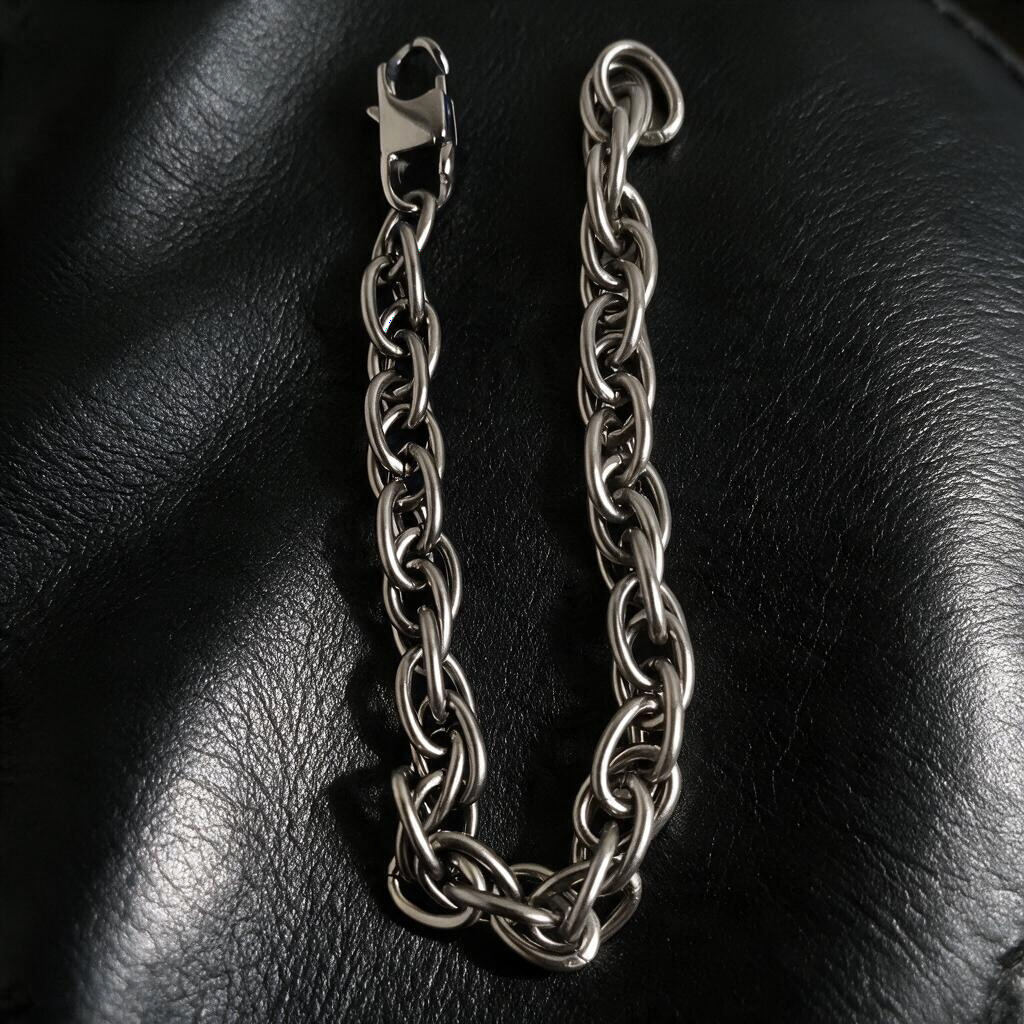 VLKRY - Pure Titanium Jewelry Armband Twist mit 7mm geflochtener Kette aus reinem, hypoallergenem Titan.
