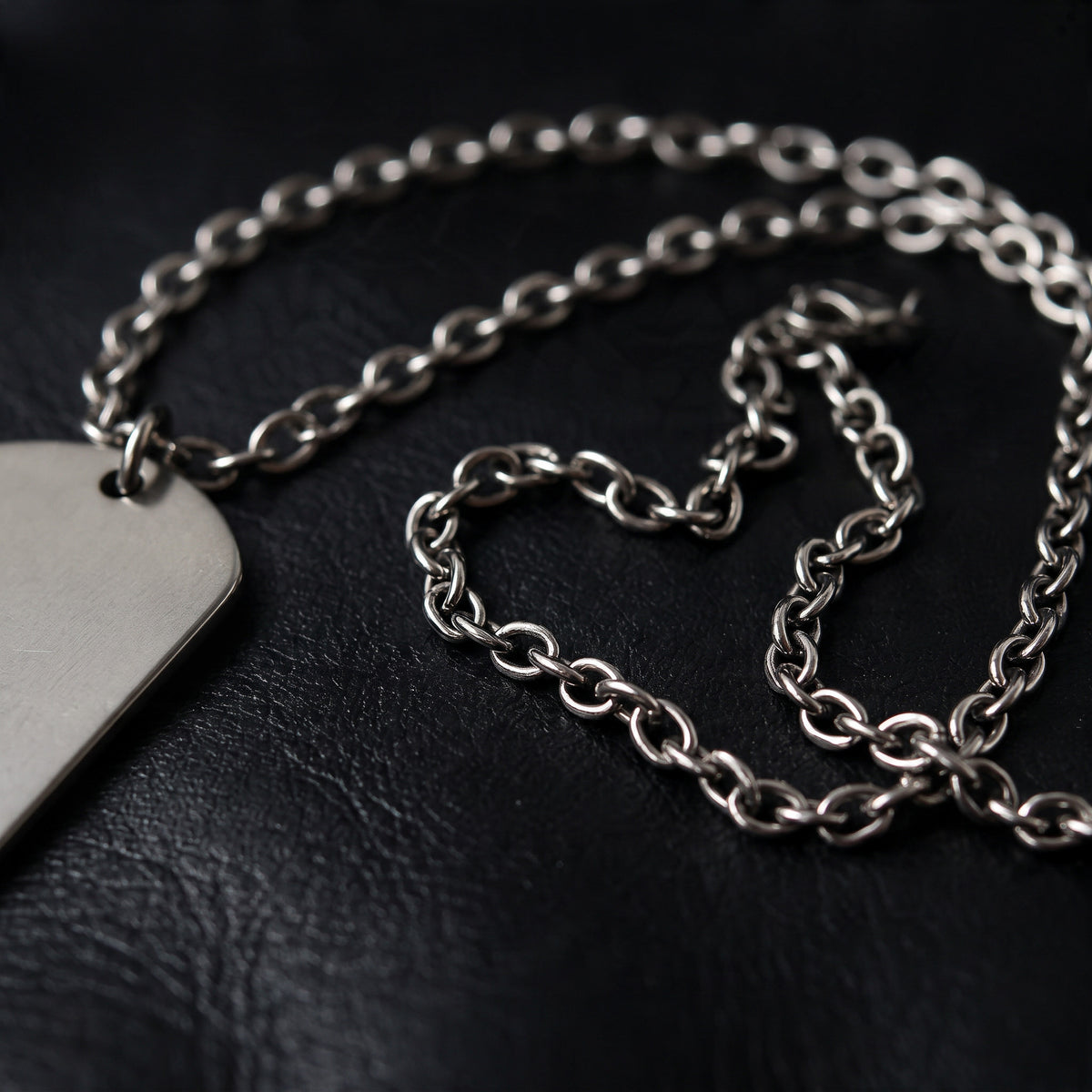 VLKRY - Pure Titanium Jewelry Valor Halskette mit militärischem Erkennungsmarken-Anhänger aus reinem Titan