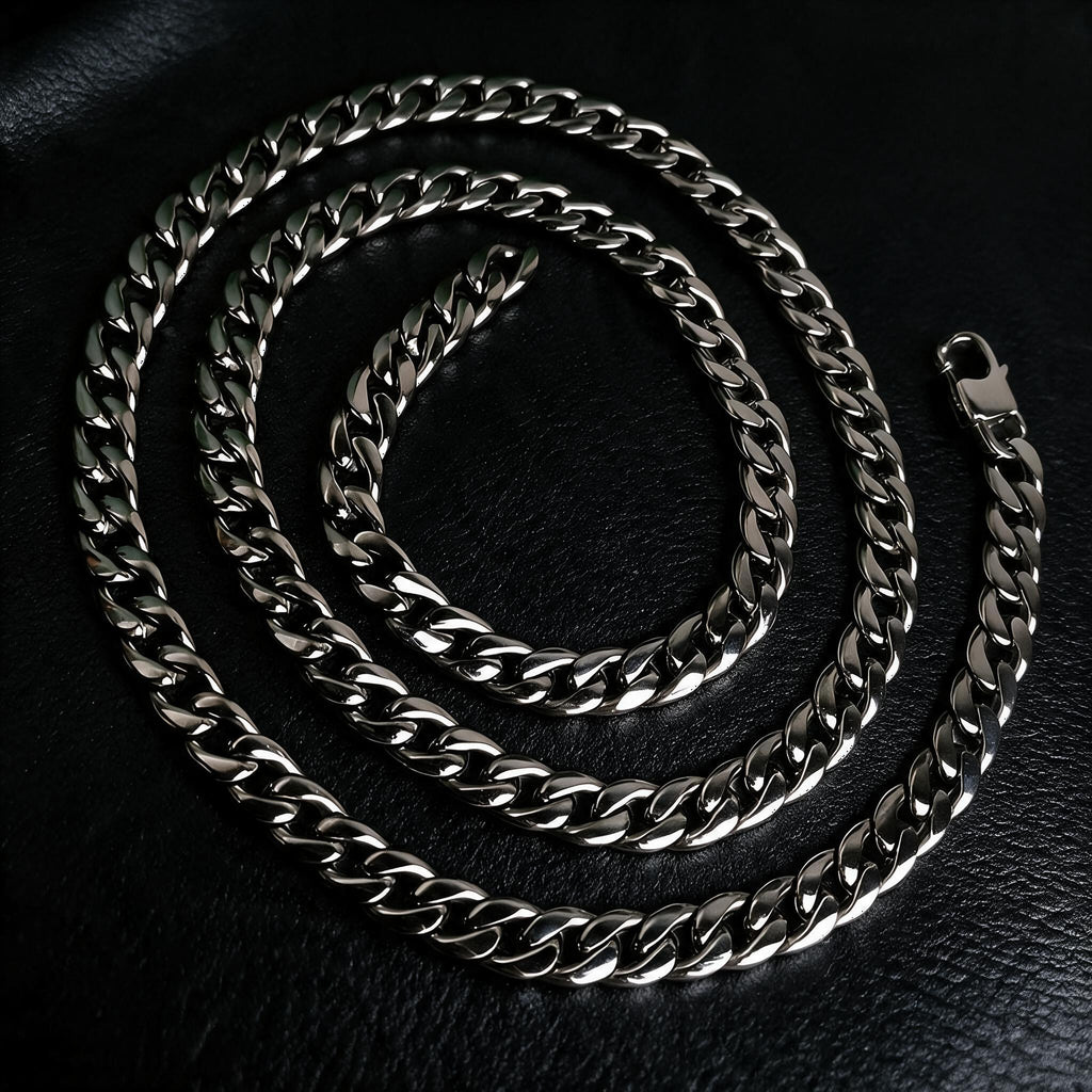 VLKRY Lynx Halskette aus reinem Titan mit polierten, 7,2 mm dicken Gliedern im industriellen Curb-Design.